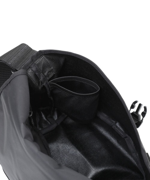Manhattan Portage（マンハッタンポーテージ）の「NYLON MESSENGER BAG (SM) FZP NO COFFEE（メッセンジャーバッグ・メンズ・ブラック・SMALL）」の10枚目の写真