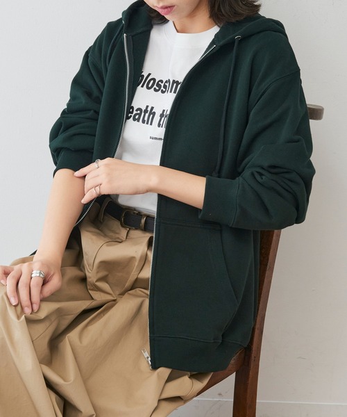 United Athle(ユナイテッドアスレ)の「季節の変わり目にちょうどいい羽織り!【United Athle】8.8オンス オーセンティック スウェット フルジップパーカー 裏パイル 裏毛 ジップアップパーカー オーバーサイズ ビッグシルエット 5397(パーカー・レディース・ブラック/グレー/ダークグリーン/ホワイト/ネイビー/スミクロ/インディゴブルー/ナチュラル/アッシュ/ライトイエロー/ゴールド/バーガンディー/レッド/ヘザーグレー/ブルー/グレイッシュベージュ/チョコ/ライトブルー・S/M/L/XL)」の10枚目の写真