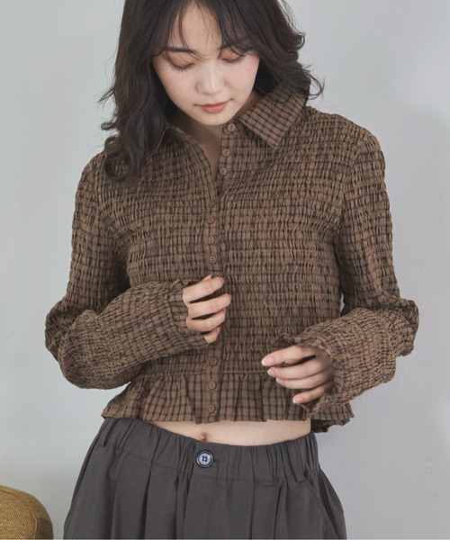 feepur(フェピュール)の「シャーリングショートチェックシャツ(シャツ/ブラウス・レディース・チャコールグレー/ブラウン・MEDIUM)」の1枚目の写真