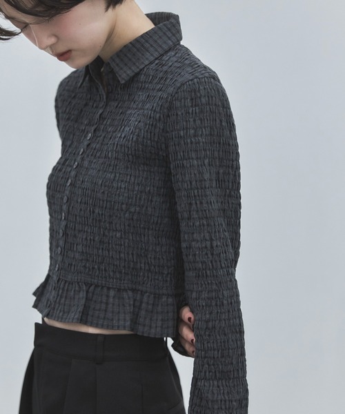 feepur(フェピュール)の「シャーリングショートチェックシャツ(シャツ/ブラウス・レディース・チャコールグレー/ブラウン・MEDIUM)」の2枚目の写真