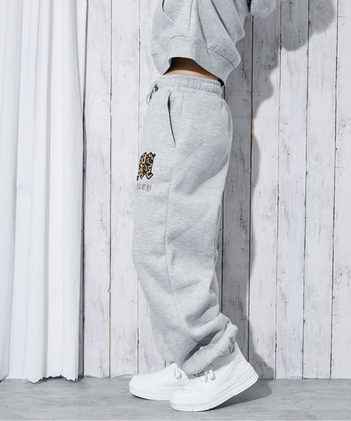 GORGE(ゴージ)の「《レオパードロゴ×裏起毛》レディース スウェットジョガーパンツ ルーズシルエット 秋冬(スウェットパンツ・レディース・グレー/ブラック・F)」の5枚目の写真