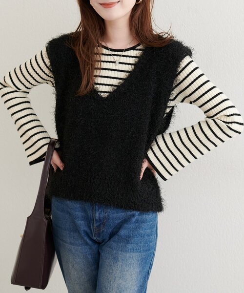 natural couture（ナチュラルクチュール）の「【WEB限定】フェザーヤーンVネックベスト（ベスト・レディース・アイボリー/ブラック/ブラウン・FREE）」の3枚目の写真