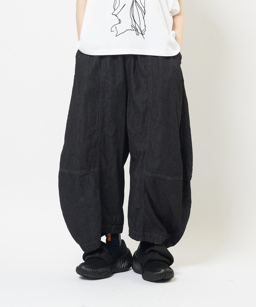 gomme（ゴム）の「デニムバルーンパンツ（デニムパンツ・レディース・インディゴブルー/ブラック/アイボリー・MEDIUM）」の3枚目の写真