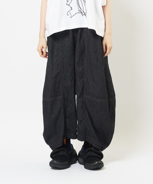 gomme（ゴム）の「デニムバルーンパンツ（デニムパンツ・レディース・インディゴブルー/ブラック/アイボリー・MEDIUM）」の8枚目の写真