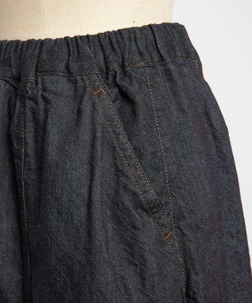 gomme（ゴム）の「デニムバルーンパンツ（デニムパンツ・レディース・インディゴブルー/ブラック/アイボリー・MEDIUM）」の15枚目の写真