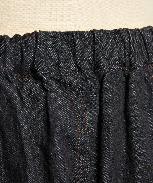 gomme（ゴム）の「デニムバルーンパンツ（デニムパンツ・レディース・インディゴブルー/ブラック/アイボリー・MEDIUM）」の17枚目の写真