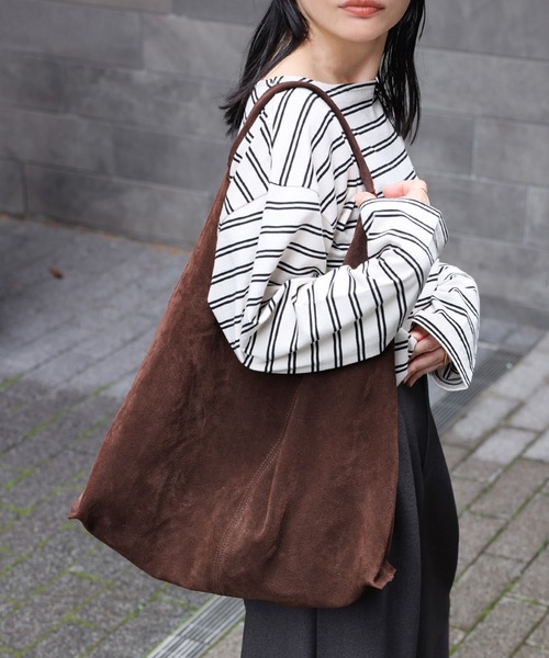 AULENTTI（オウレンティ）の「《追加3》別注【AULENTTI/オウレンティ】スウェードトートバッグ（トートバッグ・レディース・ブラウン・FREE）」の4枚目の写真