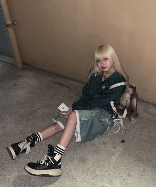 RSSC(アールエスエスシー)の「INCISION WASHING DENIM BERMUDA PANTS - LIGHT DENIM(その他パンツ・レディース・その他・1/2)」の18枚目の写真
