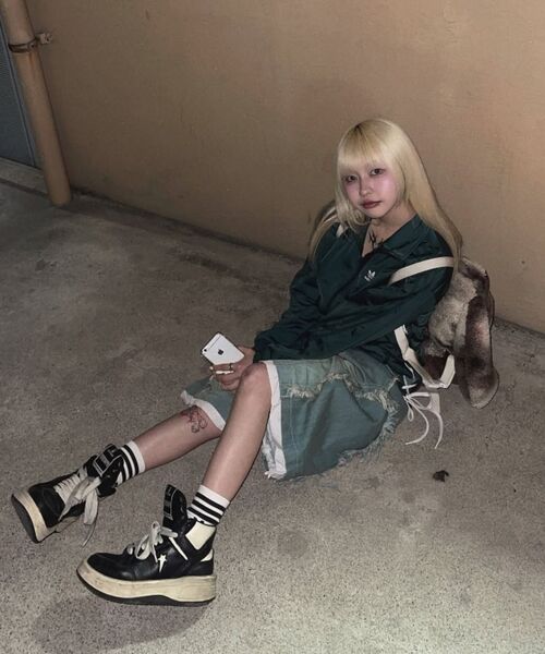 RSSC(アールエスエスシー)の「INCISION WASHING DENIM BERMUDA PANTS - LIGHT DENIM(その他パンツ・レディース・その他・1/2)」の19枚目の写真