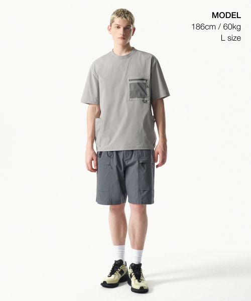 MUSINSA STANDARD（ムシンサスタンダード）の「[シティレジャー] ユーティリティメッシュポケットウーブンTシャツ [ライトグレー]（Tシャツ/カットソー・メンズ・その他・SMALL/MEDIUM/LARGE/X-LARGE/XX-LARGE）」の2枚目の写真