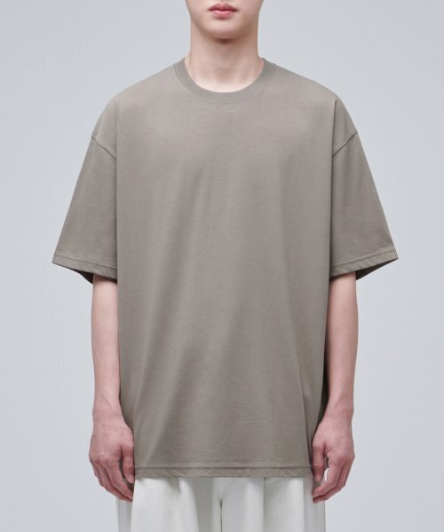 MUSINSA STANDARD（ムシンサスタンダード）の「[クールタンダード] オーバーサイズクルーネックTシャツ [ダスティベージュ]（Tシャツ/カットソー・メンズ・その他・MEDIUM/LARGE/X-LARGE/XX-LARGE/XXX-LARGE）」の2枚目の写真