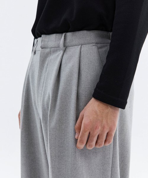 TRIP LE SENS(トリップ ル センス)の「FWコンフォートヘリンボーンスラックス_ライトグレー(スラックス・メンズ・その他・SMALL/MEDIUM/LARGE)」の2枚目の写真