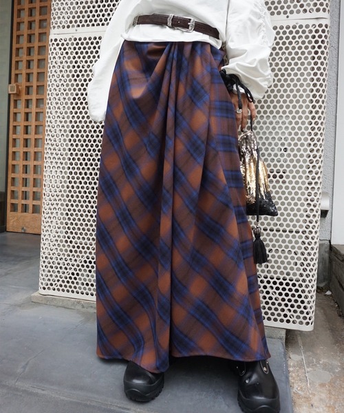 Ameri（アメリ）の「UND DRAPE CHECK SKIRT（スカート・レディース・ベージュ/ブルー・SMALL/MEDIUM）」の2枚目の写真