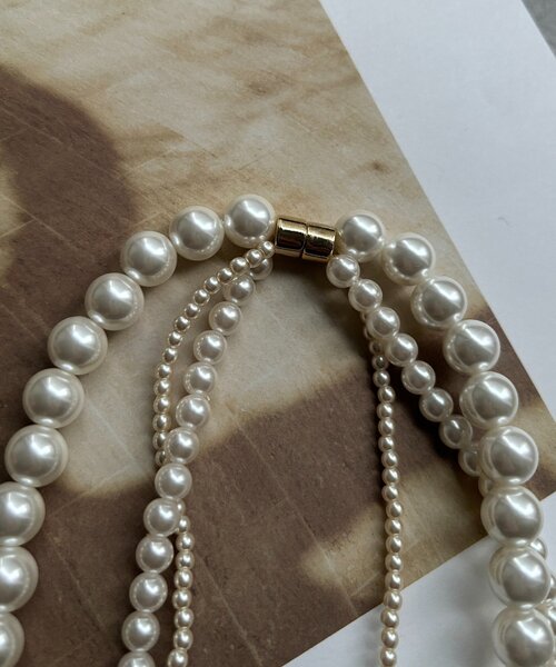 DouDou（ドゥドゥ）の「マグネット3連パールネックレス（ネックレス・レディース・オフホワイト・FREE）」の4枚目の写真