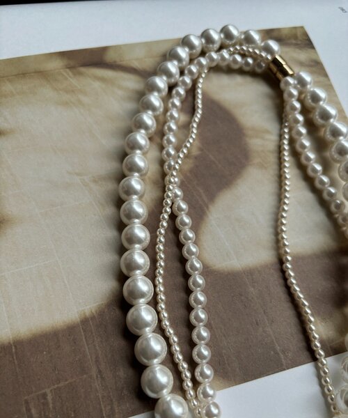 DouDou（ドゥドゥ）の「マグネット3連パールネックレス（ネックレス・レディース・オフホワイト・FREE）」の5枚目の写真