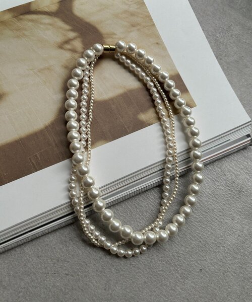 DouDou（ドゥドゥ）の「マグネット3連パールネックレス（ネックレス・レディース・オフホワイト・FREE）」の7枚目の写真