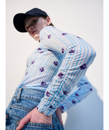 フローラルプリントシャーリングロングスリーブTシャツ