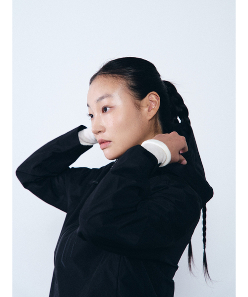 HUMTTO(ハムト)の「女性 防水 ハードシェルジャケット アルファ(ナイロンジャケット・レディース・ブラック・M-L/S-M)」の4枚目の写真