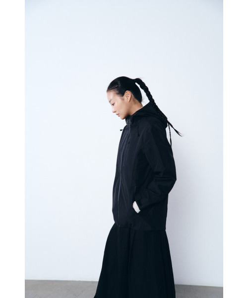 HUMTTO(ハムト)の「女性 防水 ハードシェルジャケット アルファ(ナイロンジャケット・レディース・ブラック・M-L/S-M)」の5枚目の写真
