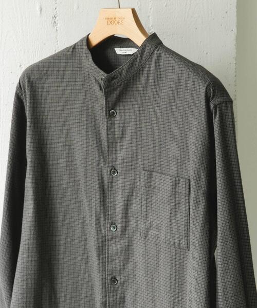 URBAN RESEARCH DOORS(アーバンリサーチドアーズ)の「防シワ起毛ネルバンドカラーシャツ(シャツ/ブラウス・メンズ・チェック/モカ/ブラック系その他/チャコールグレー・LARGE/MEDIUM)」の2枚目の写真