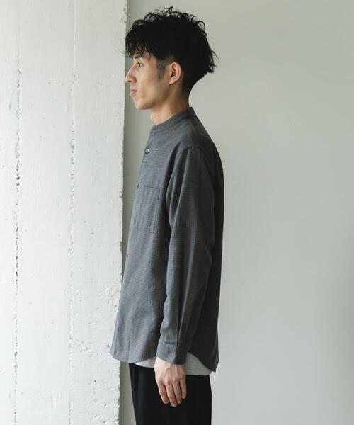 URBAN RESEARCH DOORS(アーバンリサーチドアーズ)の「防シワ起毛ネルバンドカラーシャツ(シャツ/ブラウス・メンズ・チェック/モカ/ブラック系その他/チャコールグレー・LARGE/MEDIUM)」の5枚目の写真