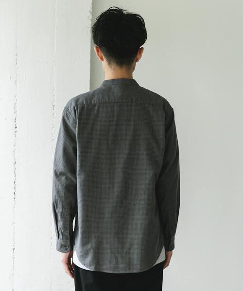 URBAN RESEARCH DOORS(アーバンリサーチドアーズ)の「防シワ起毛ネルバンドカラーシャツ(シャツ/ブラウス・メンズ・チェック/モカ/ブラック系その他/チャコールグレー・LARGE/MEDIUM)」の6枚目の写真