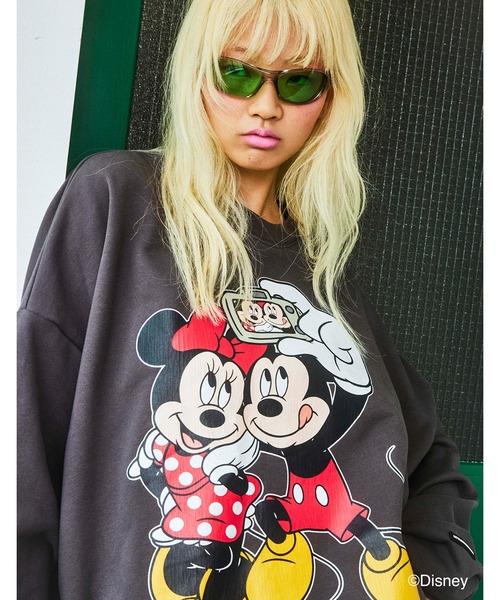 Little sunny bite(リトルサニーバイト)の「【little sunny bite Disney collection】micky & minnie selfie sweat top(スウェット・レディース・ブラック/ホワイト/ピンク・MEDIUM/SMALL)」の1枚目の写真