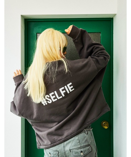 Little sunny bite(リトルサニーバイト)の「【little sunny bite Disney collection】micky & minnie selfie sweat top(スウェット・レディース・ブラック/ホワイト/ピンク・MEDIUM/SMALL)」の13枚目の写真
