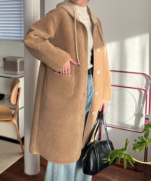 STYLEBLOCK（スタイルブロック）の「フード付きボアロングコート（ムートンコート・レディース・ブラック/ブラウン/ベージュ・FREE）」の3枚目の写真