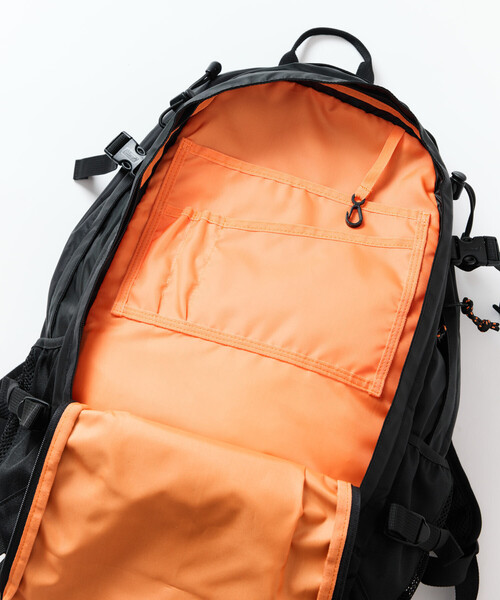 COLEMAN（コールマン）の「Coleman/コールマン 別注 WALKER 33 /ウォーカー 33（バックパック/リュック・メンズ・ブラック・ONE SIZE）」の6枚目の写真