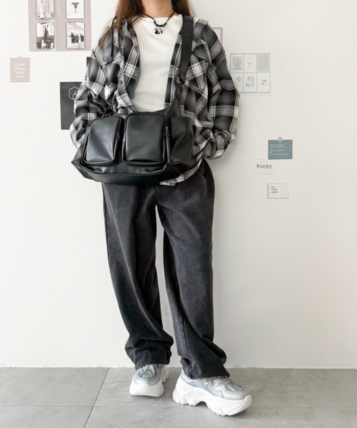 WEGO（ウィゴー）の「WEGO/立体2ポケットBIGショルダー（ショルダーバッグ・レディース・ブラウン/ホワイト/ブラック・FREE）」の5枚目の写真