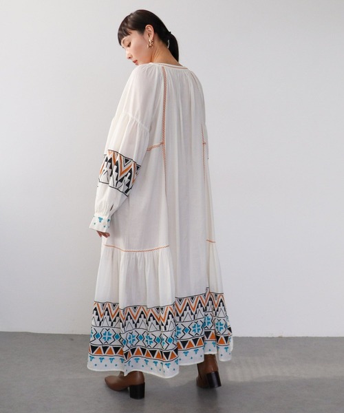 Three Four Time（ｽﾘｰﾌｫｰﾀｲﾑ）の「コットンレーヨン刺繍ワンピース（ワンピース・レディース・オフホワイト/グリーン/ネイビー・FREE）」の5枚目の写真