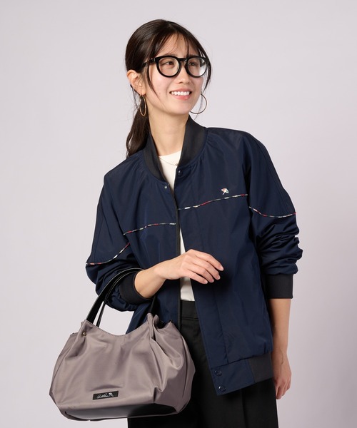 Arnold Palmer(アーノルドパーマー)の「花粉ガード パーマーチェックライン シェア ショートブルゾン(ブルゾン・レディース・ネイビー/グレイッシュベージュ・M/S/LL/XS/L)」の2枚目の写真