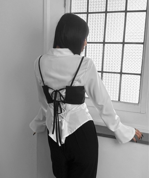 LVEU.（ラブユ.）の「【LVEU.】バックレースアップシャツ / トップス シャツ シャツカラー ブラウス デザインブラウス 長袖  ベルスリーブ レースアップ ブラック ホワイト ZOZOTOWN限定（シャツ/ブラウス・レディース・ホワイト/ブラック・FREE）」の17枚目の写真