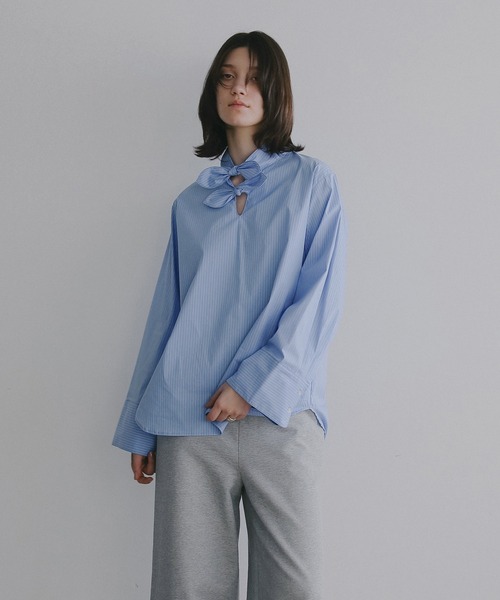 MANOF(マノフ)の「DOUBLE BOW DESIGN SHIRT(シャツ/ブラウス・レディース・ストライプ/ブラック/ホワイト・F)」の14枚目の写真