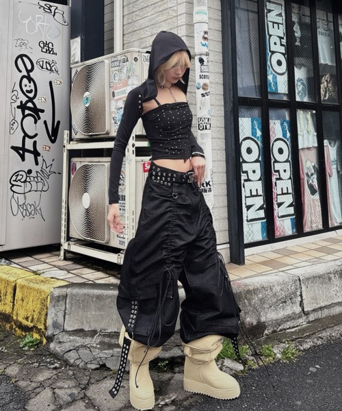 Never mind the XU(ネバーマインドザエックスユー)の「【Never mind the XU】rhinestone tubetops / 【ネバーマインド ザ エックスユー】ラインストーンチューブトップス(チューブトップ・レディース・ホワイト/ブラック・ONE SIZE)」の3枚目の写真