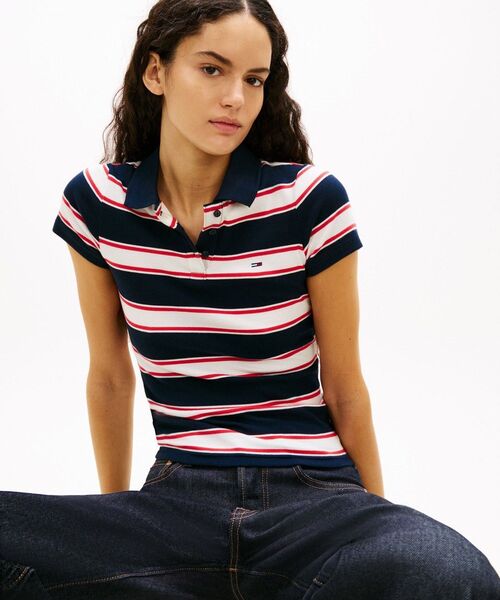 tommy jeans（トミー ジーンズ）の「【ウォニョン着用】スリムリブショートスリーブポロ（ポロシャツ・レディース・ブルー/ベージュ・SMALL/X-SMALL/MEDIUM）」の3枚目の写真