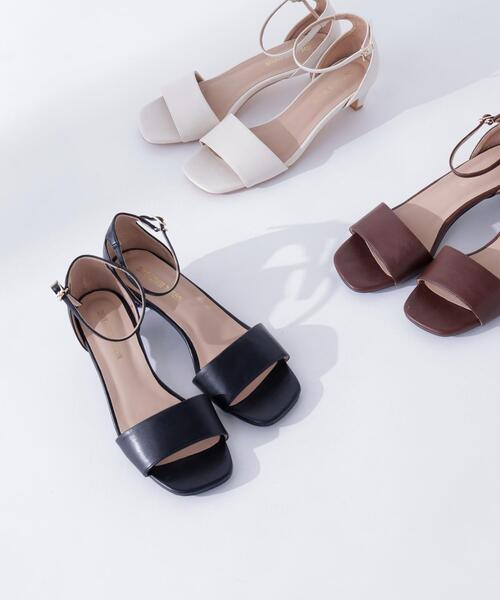 NATURAL BEAUTY BASIC（ナチュラルビューティーベーシック）の「【Oggi.jp掲載】【Oggi5月号掲載】◇ワイドカバードサンダル（サンダル・レディース・ホワイト/ブラウン/ブラック・SMALL/MEDIUM/LARGE）」の2枚目の写真