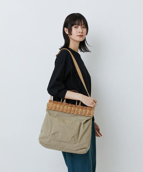 LOISIR(ロワズィール)の「【2WAY】異素材コンビトートバッグ(ショルダーバッグ・レディース・ブラック/ベージュ・FREE)」の5枚目の写真