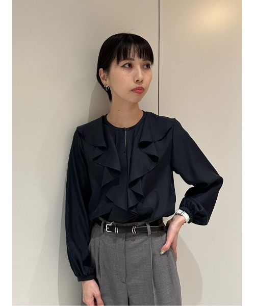 ESTNATION(エストネーション)の「ESTNATION / フリルカラーブラウス(シャツ/ブラウス・レディース・ネイビー/オフホワイト・36/38)」の12枚目の写真