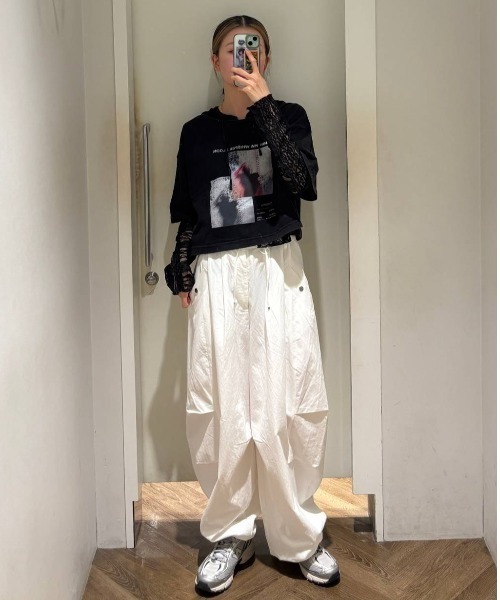 JEANASIS（ジーナシス）の「【選べる着丈】brightフォトコラージュボートネックプリントTEE/668750（Tシャツ/カットソー・レディース・ブラック/ホワイト/チャコールグレー・SMALL/LARGE）」の13枚目の写真