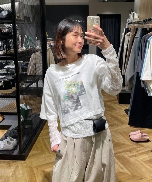 JEANASIS（ジーナシス）の「【選べる着丈】brightフォトコラージュボートネックプリントTEE/668750（Tシャツ/カットソー・レディース・ブラック/ホワイト/チャコールグレー・SMALL/LARGE）」の6枚目の写真