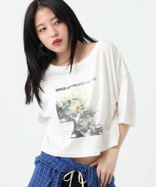 JEANASIS(ジーナシス)の「【選べる着丈】brightフォトコラージュボートネックプリントTEE/668750(Tシャツ/カットソー・レディース・ブラック/ホワイト/チャコールグレー・SMALL/LARGE)」の21枚目の写真