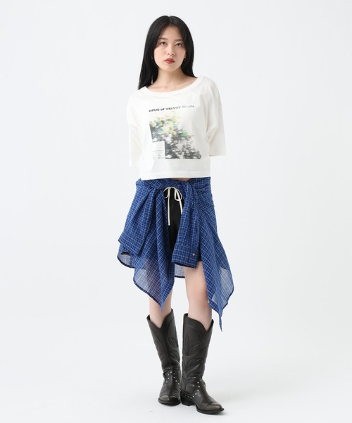 JEANASIS(ジーナシス)の「【選べる着丈】brightフォトコラージュボートネックプリントTEE/668750(Tシャツ/カットソー・レディース・ブラック/ホワイト/チャコールグレー・SMALL/LARGE)」の22枚目の写真