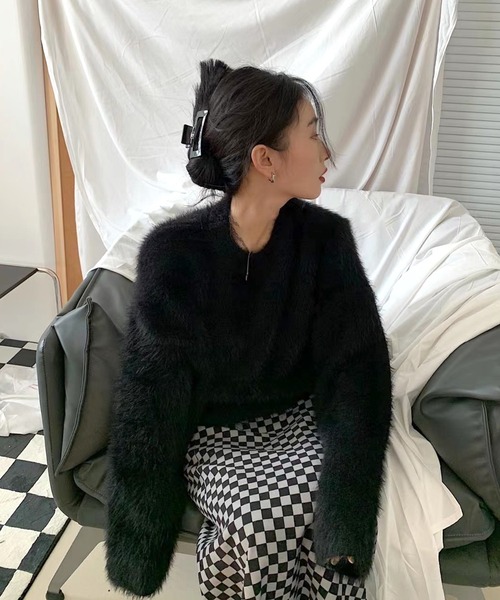 Songe(ソンジュ)の「ショート丈シャギーソフトニット(ニット/セーター・レディース・カーキ/エメラルド/ブラック/ホワイト・FREE)」の15枚目の写真