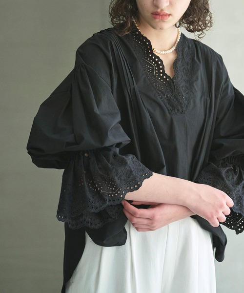 N.O.R.C(ノーク)の「カットワーク刺繍ボリュームスリーブブラウス(シャツ/ブラウス・レディース・ブラック/オフホワイト・フリー)」の2枚目の写真