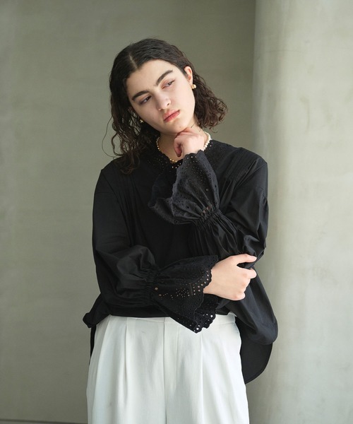 N.O.R.C(ノーク)の「カットワーク刺繍ボリュームスリーブブラウス(シャツ/ブラウス・レディース・ブラック/オフホワイト・フリー)」の12枚目の写真