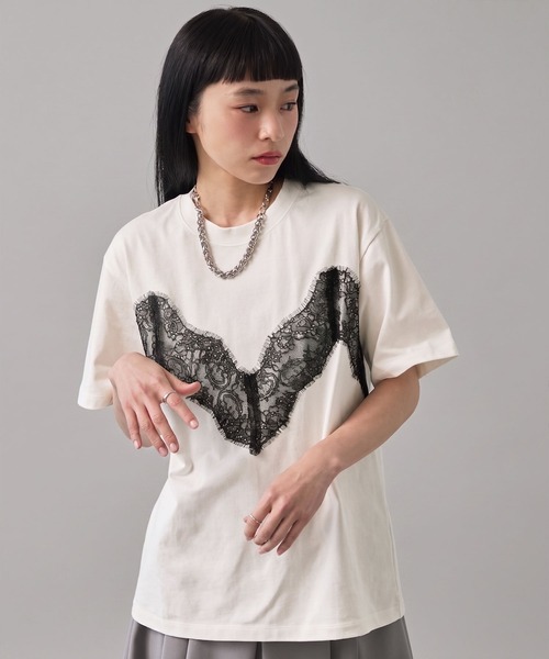 ELUNIS(エルニス)の「レースドッキングTシャツ(Tシャツ/カットソー・レディース・ホワイト/ブラック/レッド・FREE)」の1枚目の写真
