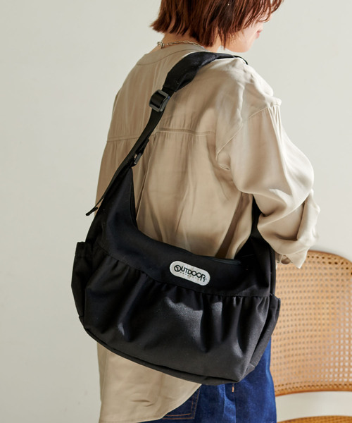 CROSS FUNCTION(クロスファンクション)の「OUTDOOR Wide Egg Shoulder Bagワイドエッグショルダーバッグ【CROSS FUNCTION/クロスファンクション】(ショルダーバッグ・レディース・ベージュ/ブラック・FREE)」の4枚目の写真