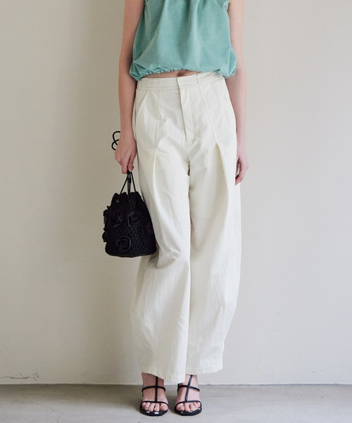 MAISON SPECIAL（メゾンスペシャル）の「【2026SUMMER PRE-ORDER】Tuck Cocoon Color Pants/タックコクーンカラーパンツ（その他パンツ・レディース・ホワイト/パープル/カーキ/ブラック・38/36）」の2枚目の写真